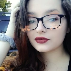 Meet your Posher, Kelli